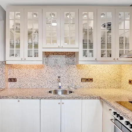 In Elegant With Pool In * 马尔韦利亚