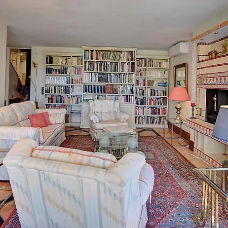 In Elegant With Pool In