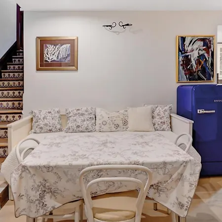 In Elegant With Pool In *