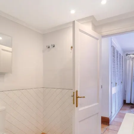 In Elegant With Pool In Marbella