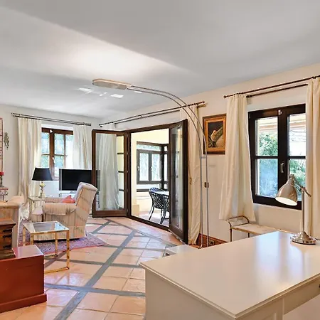 Lejlighed In Elegant With Pool In Marbella