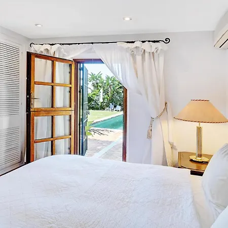 In Elegant With Pool In *