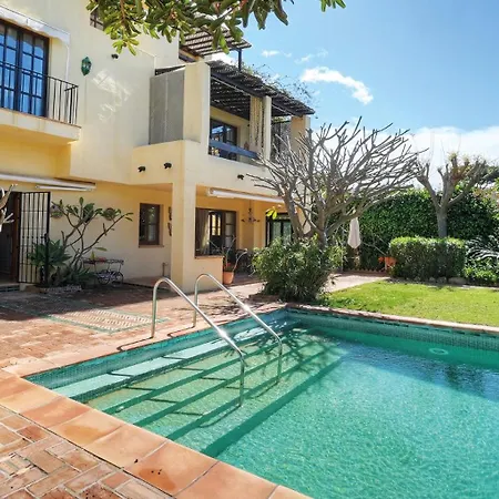 Lejlighed In Elegant With Pool In