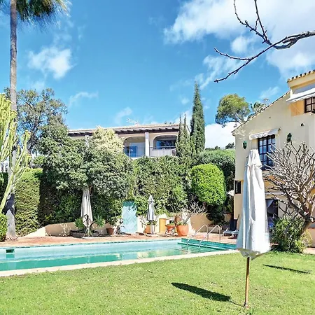 In Elegant With Pool In