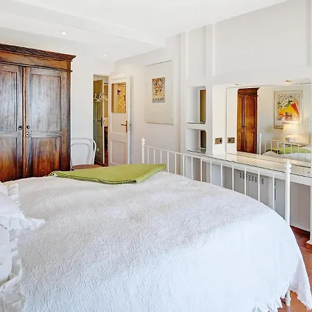 In Elegant With Pool In Apartament