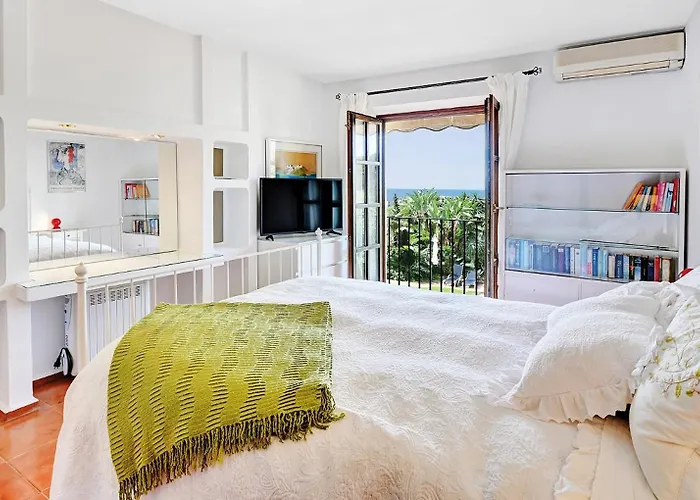 Apartament In Elegant With Pool In Marbella