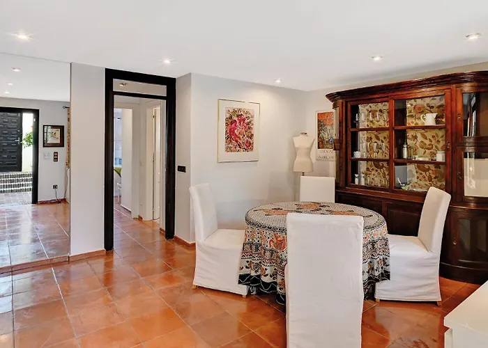 In Elegant With Pool In Marbella