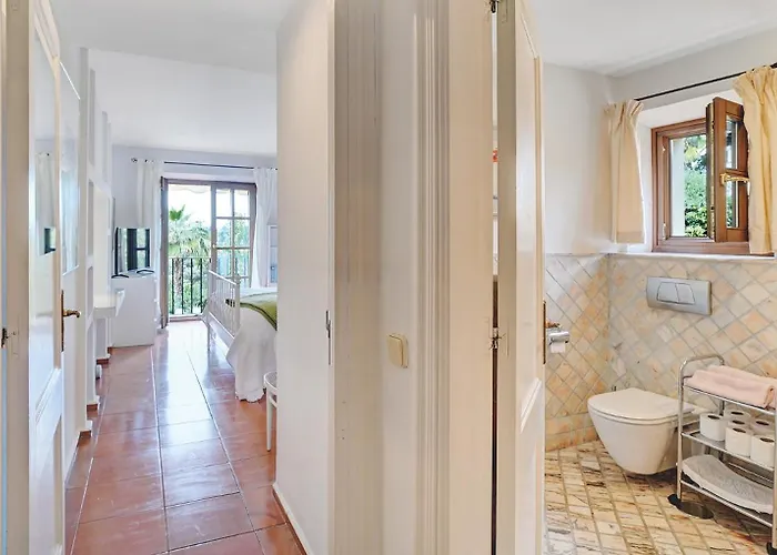 In Elegant With Pool In Apartament Marbella