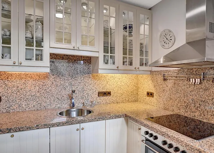 Apartament In Elegant With Pool In Marbella