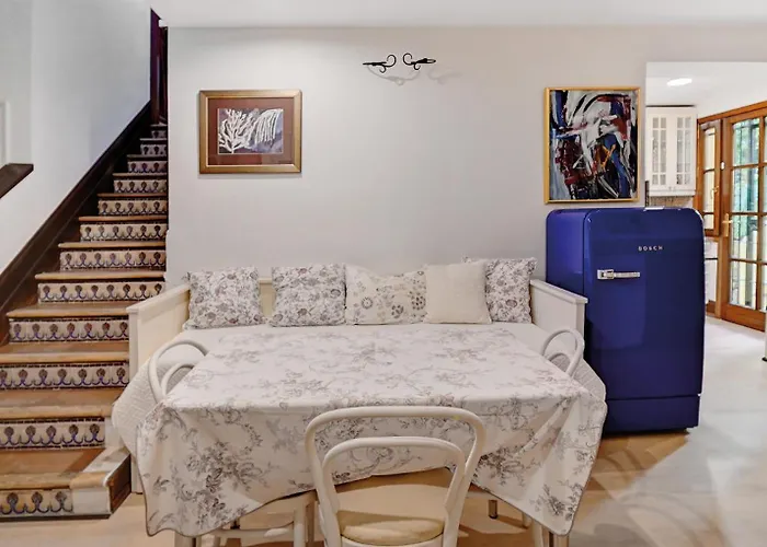 In Elegant With Pool In *