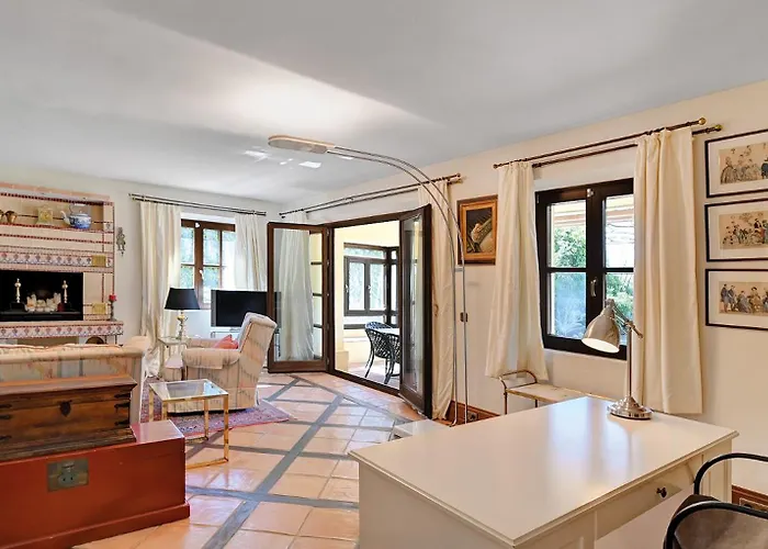 Apartament In Elegant With Pool In Marbella