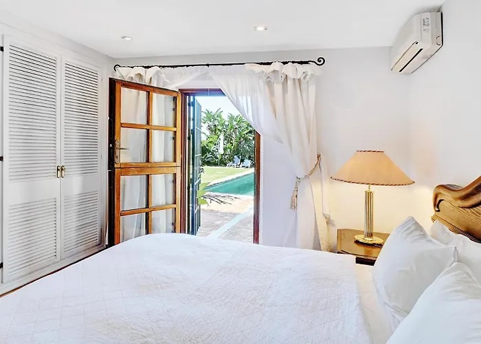 In Elegant With Pool In *