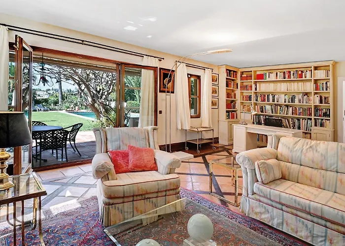 In Elegant With Pool In Marbella