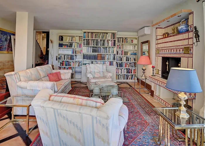 In Elegant With Pool In