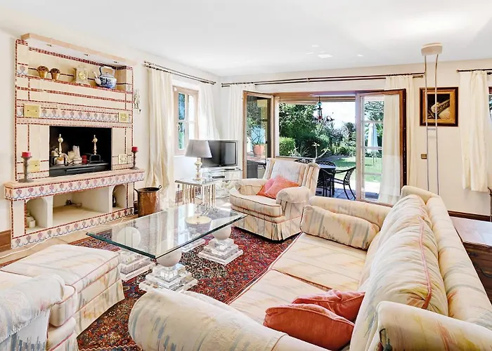 In Elegant With Pool In Apartament Marbella