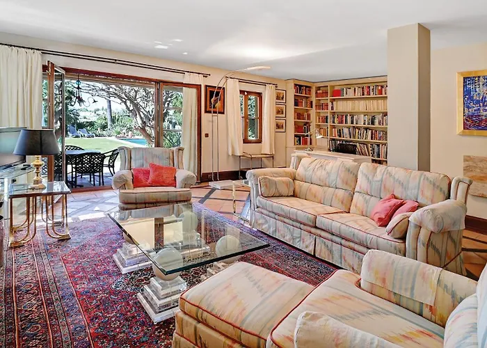 In Elegant With Pool In Marbella