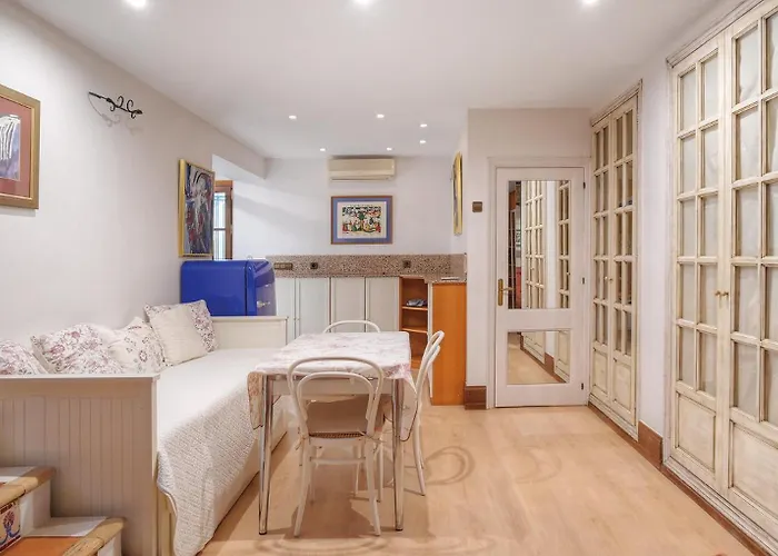 Apartament In Elegant With Pool In Marbella