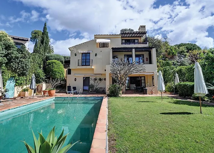 In Elegant With Pool In Apartament Marbella