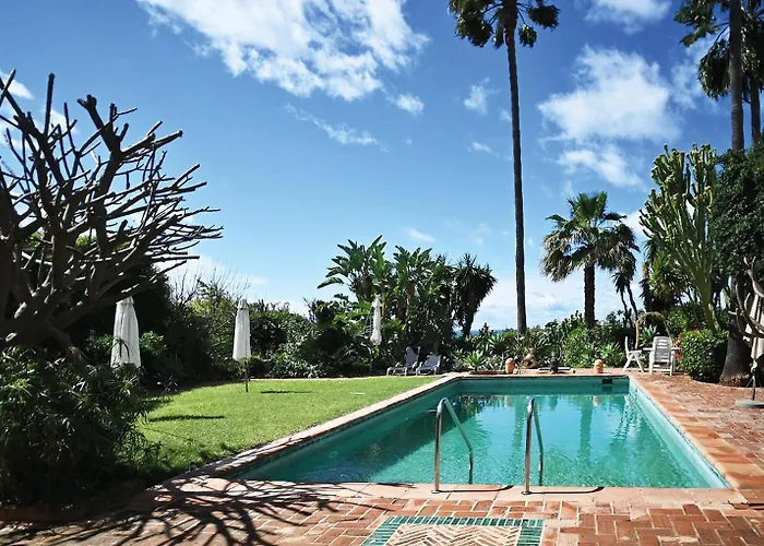 In Elegant With Pool In