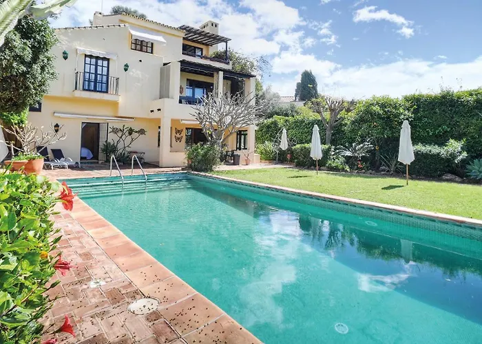 In Elegant With Pool In Apartament