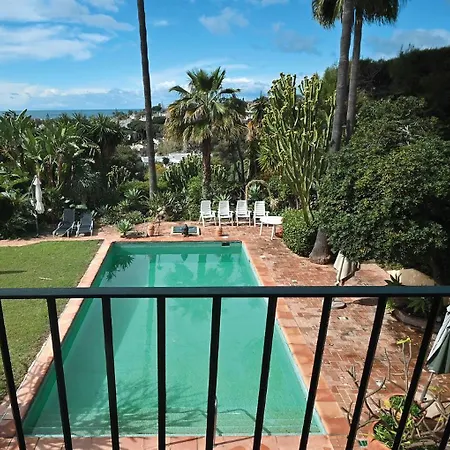 In Elegant With Pool In Apartment