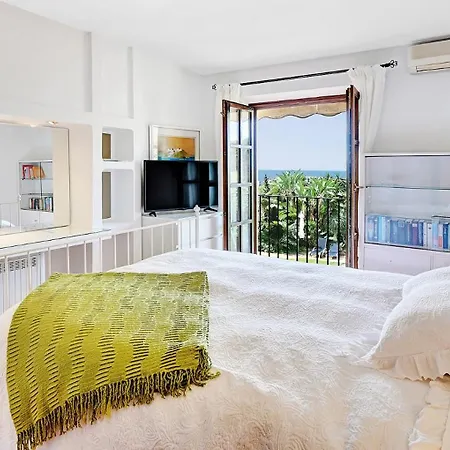 Apartment In Elegant With Pool In Marbella