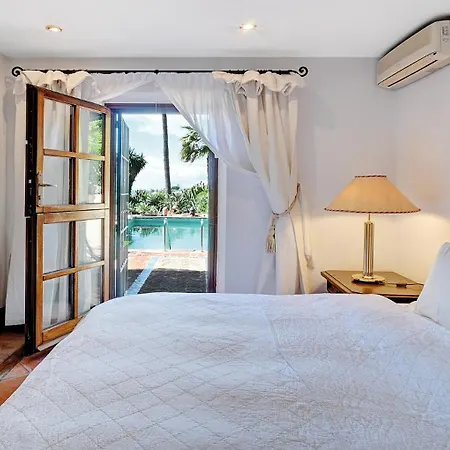 In Elegant With Pool In Apartment