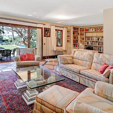 In Elegant With Pool In Marbella